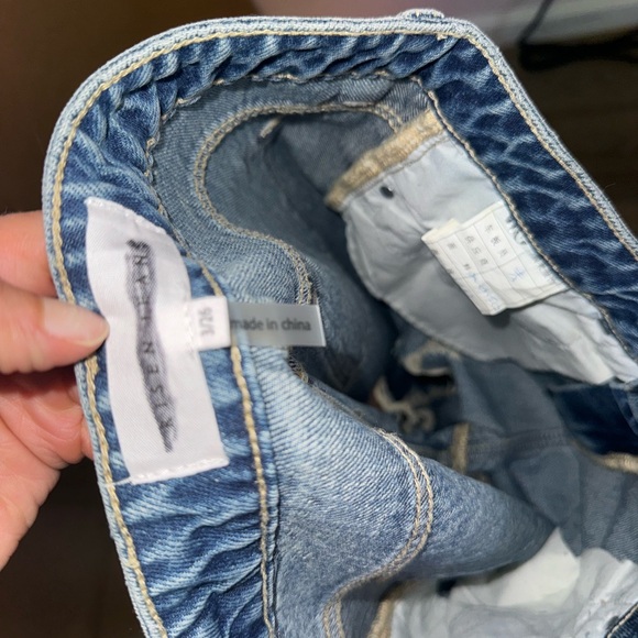 RISEN HIGH RISE DISTRESSED WIDE LEG JEANS - Picture 3 of 4